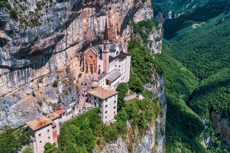 Wycieczka do Sanktuarium Madonna della Corona – wyjazd z południowej Gardy